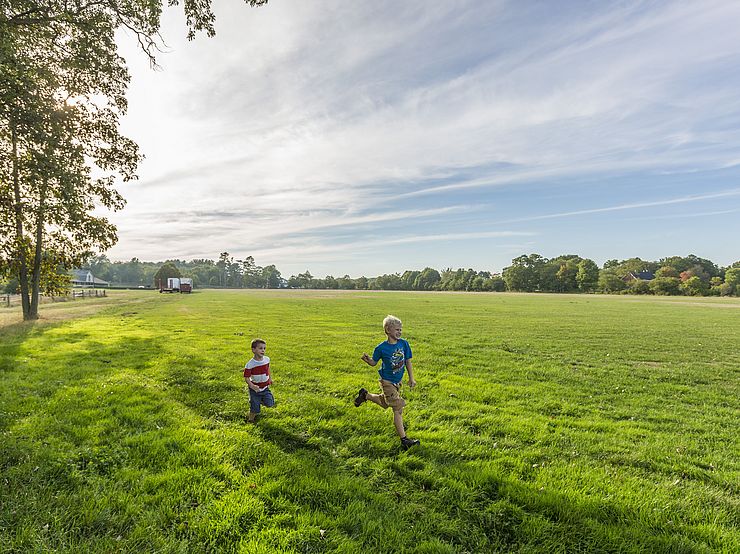 Children at Castle Neck Children at Castle Neck